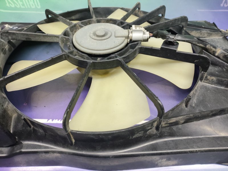 Диффузор радиатора Corolla 2006 ZZE121 3ZZ-FE Диффузор радиатора Corolla 2006 ZZE121 3ZZ-FE