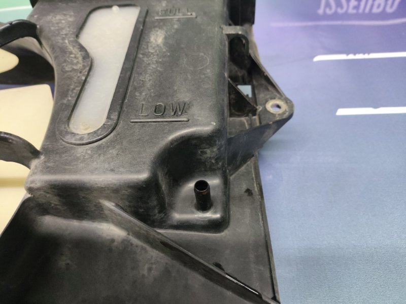 Диффузор радиатора Corolla 2006 ZZE121 3ZZ-FE Диффузор радиатора Corolla 2006 ZZE121 3ZZ-FE