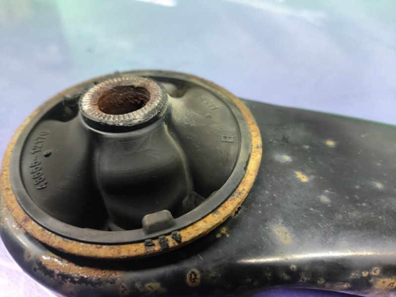 Рычаг передний правый Toyota Corolla ZZE121 3ZZ-FE