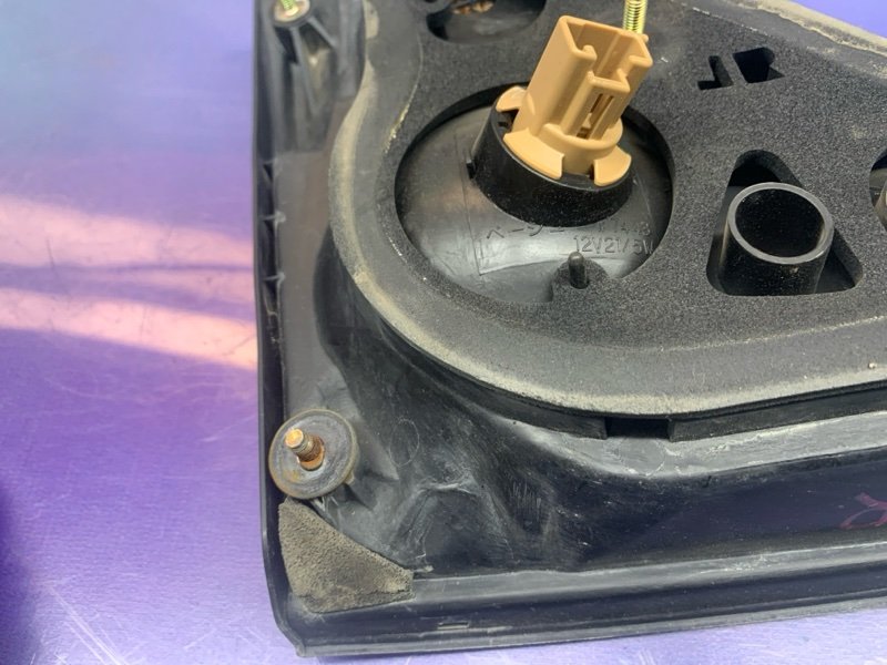 Фонарь правый RX300 2000 MCU15 1MZ-FE