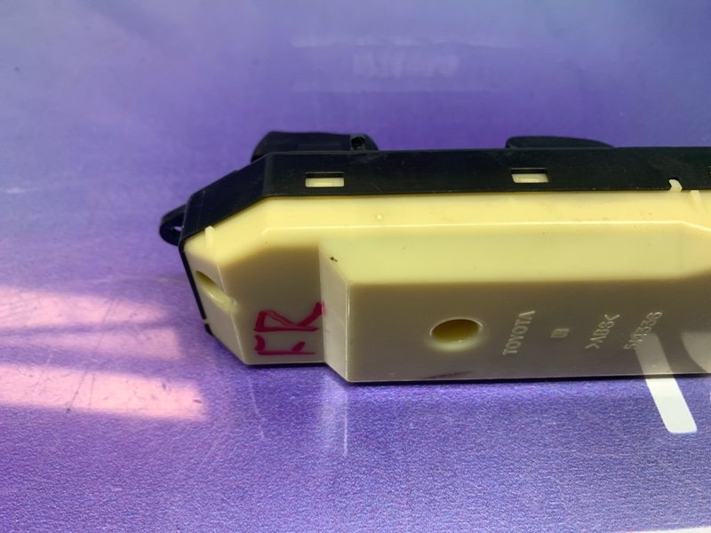 Кнопка стеклоподъемника передняя правая RX300 2000 MCU15 1MZ-FE Кнопка стеклоподъемника передняя правая RX300 2000 MCU15 1MZ-FE