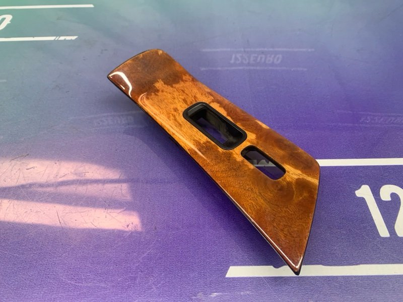 Накладка кнопки стеклоподъемника передняя правая Lexus RX300 2000 MCU15 1MZ-FE 7423048020 Б/У