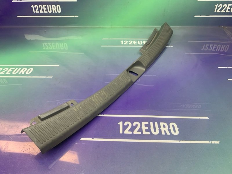 Накладка замка багажника Lexus RX300 2000 MCU15 1MZ-FE 5838748010 Б/У