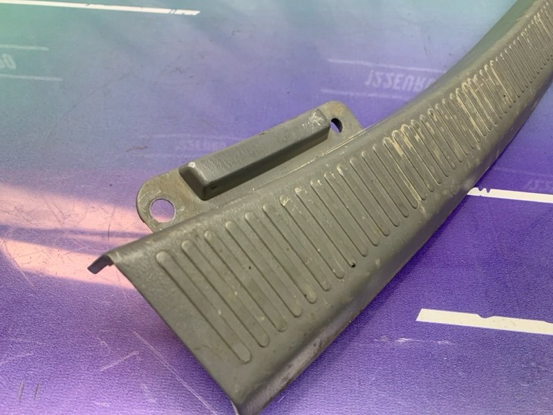 Накладка замка багажника RX300 2000 MCU15 1MZ-FE