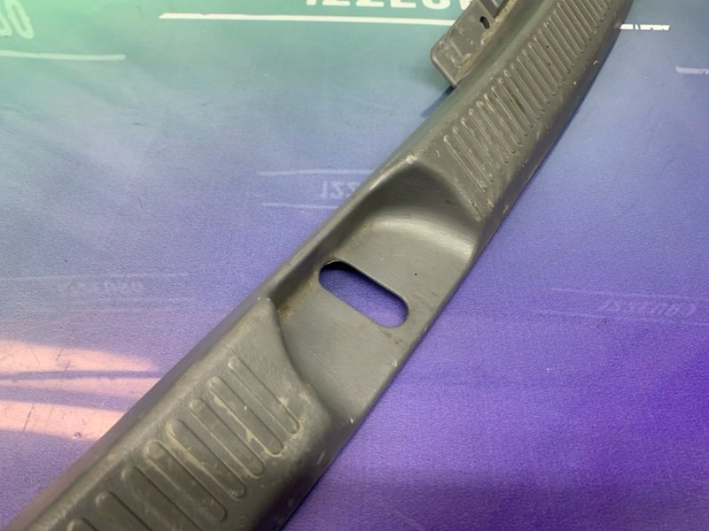 Накладка замка багажника Lexus RX300 MCU15 1MZ-FE