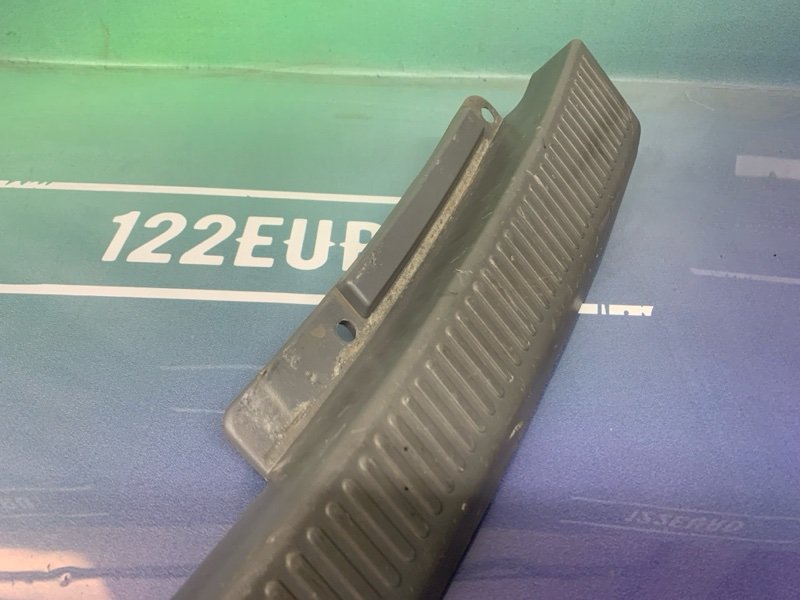 Накладка замка багажника RX300 2000 MCU15 1MZ-FE