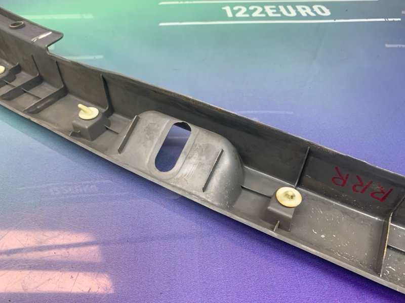 Накладка замка багажника RX300 2000 MCU15 1MZ-FE