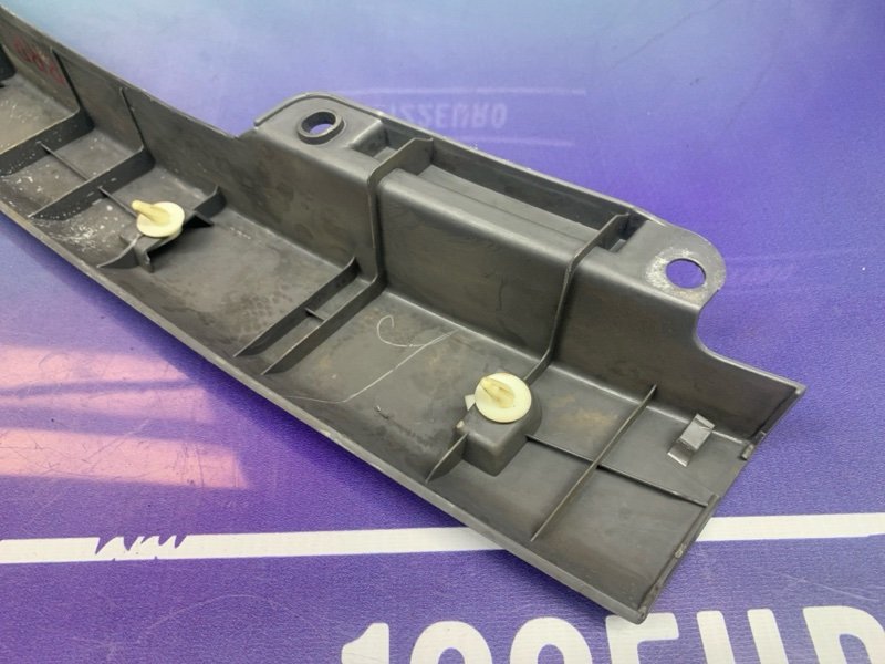 Накладка замка багажника RX300 2000 MCU15 1MZ-FE