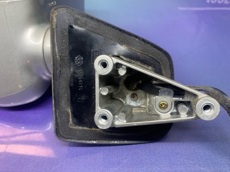 Зеркало правое Lexus RX300 MCU15 1MZ-FE Зеркало правое Lexus RX300 MCU15 1MZ-FE