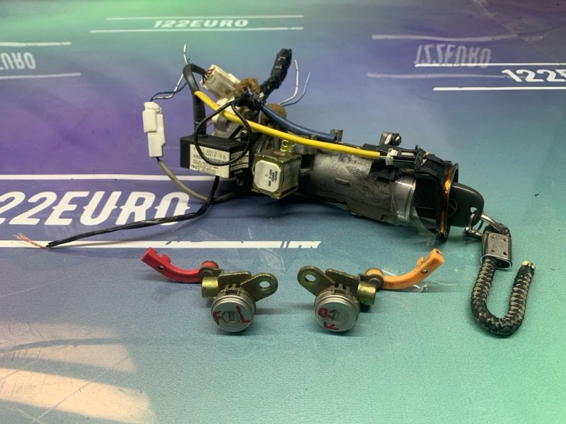 Запчасть замок зажигания Lexus RX300 2000 MCU15 1MZ-FE 4528060460 Б/У Замок зажигания Lexus RX300 2000 MCU15 1MZ-FE 4528060460 Б/У