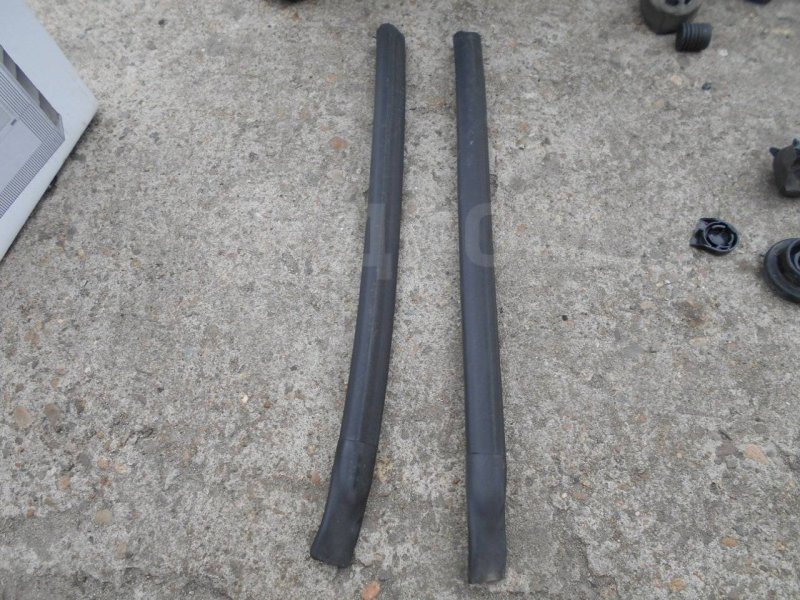 Уплотнитель между дверей вертикальный левый Allion