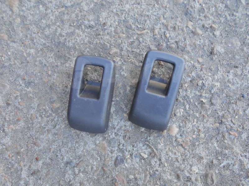 Крышка фиксатора детского ремня безопасности Toyota RAV4 7371742030B0 Б/У