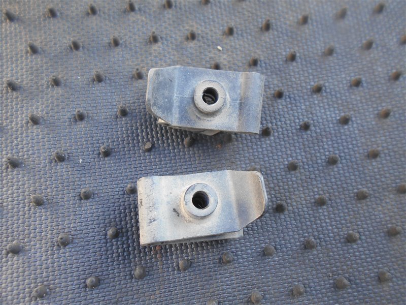 Клипса крепления подкрылка передняя Premio 2011 ZRT260 2ZRFAE