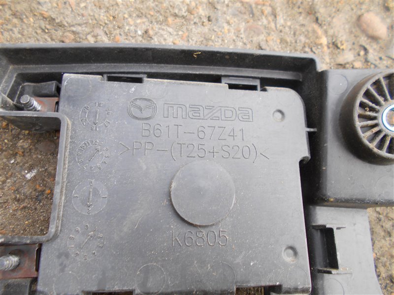 Кронштейн датчика слепых зон Mazda Axela BM5FS P5VPS