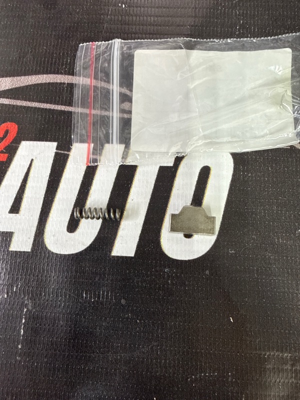 Запчасть комплект (сухарь + пружина) синхронизатора mmc / fuso skey063 новая Комплект (сухарь + пружина) синхронизатора MMC / FUSO skey063 новая