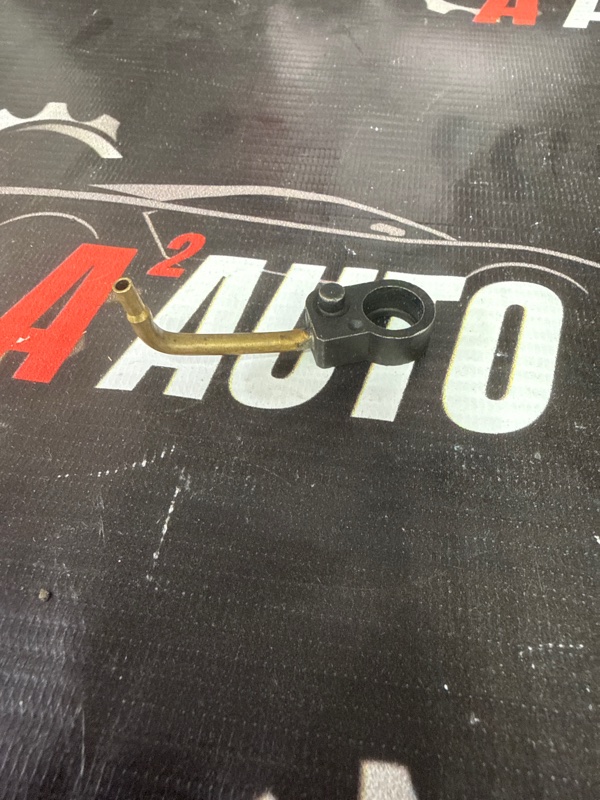 Запчасть форсунка масляная 8943991660 новая Форсунка масляная 8943991660 новая