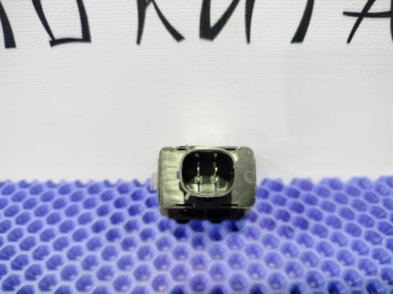 Кнопка открывания багажника UNI-K 2020-2024