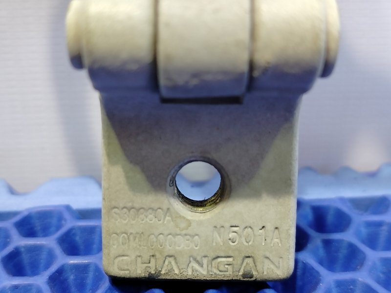 Петля крышки багажника UNI-V 2022-2024
