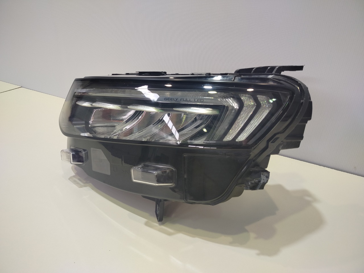 Фара левая Geely Tugella