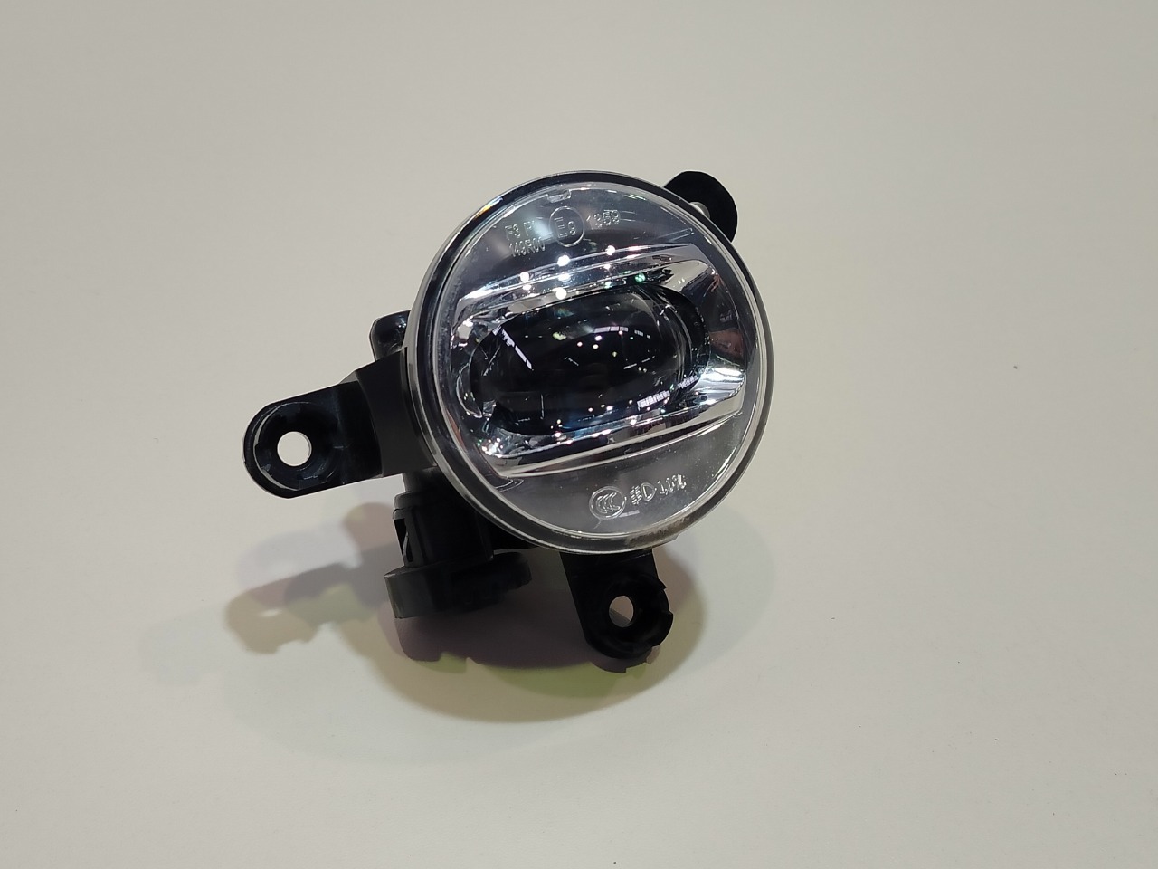 Фара противотуманная передняя левая Arrizo 8