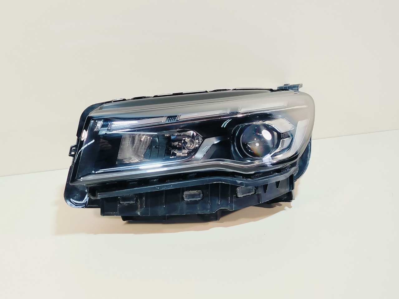 Фара передняя левая Geely Emgrand 7051042700 Б/У