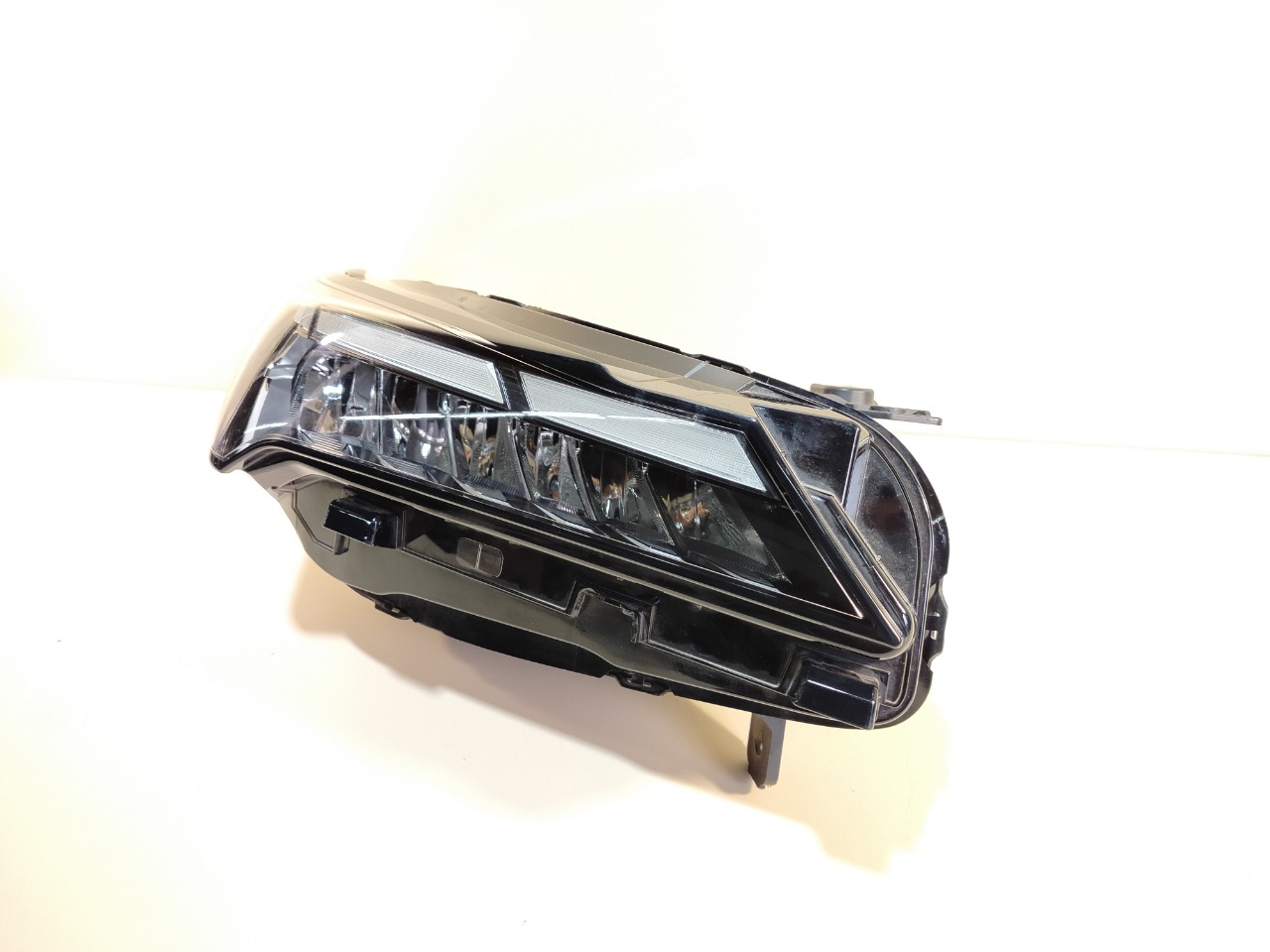 Фара передняя правая Geely Coolray