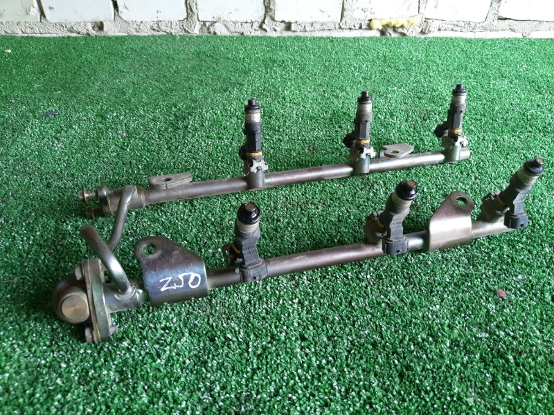 Рампа с форсунками Nissan VQ35DE 16600CD701 Б/У