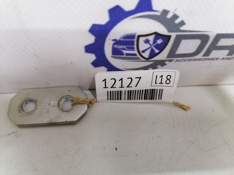 Запчасть кронштейн Volkswagen Transporter T4 701829389 контрактная Кронштейн Volkswagen Transporter T4 701829389 контрактная