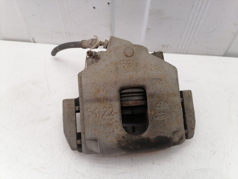 Суппорт передний правый Ford Fusion 1478474 Б/У