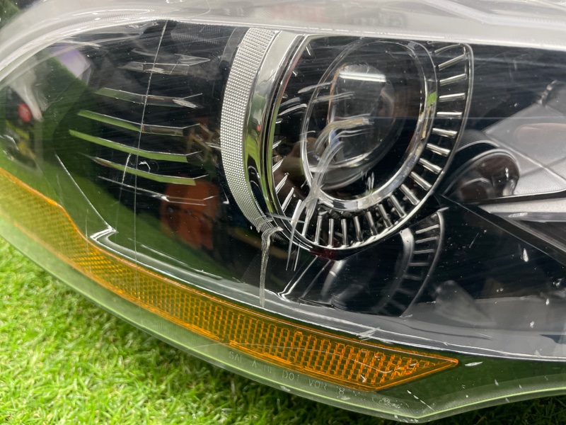 Фара LED правая Mustang 2019-