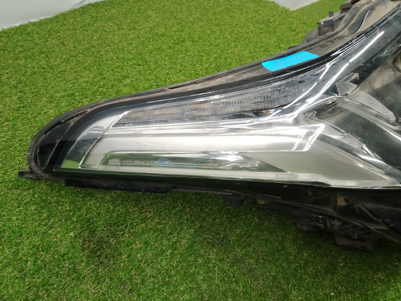 Фара LED правая CT6