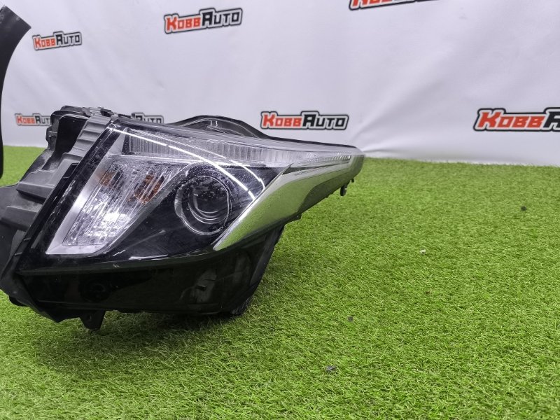 Фара ксеноновая левая Cadillac SRX