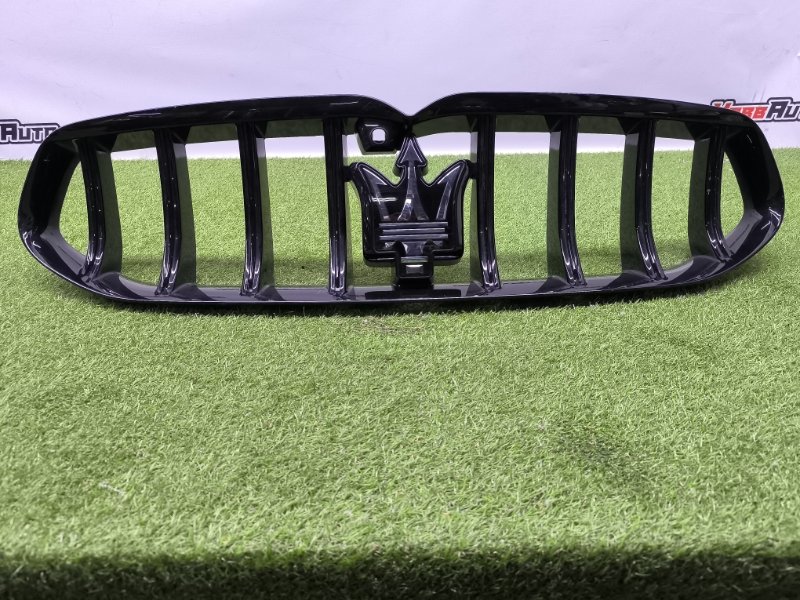 Решетка радиатора Maserati Grecale 670170829 контрактная
