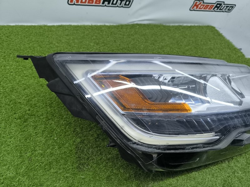 Фара галогеновая правая Ford Explorer
