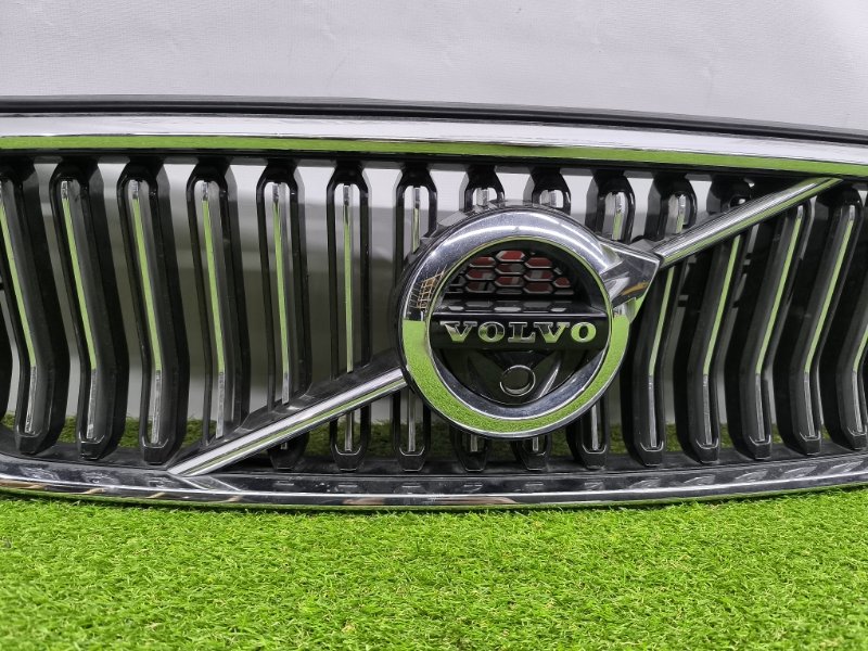 Решетка радиатора Volvo XC40