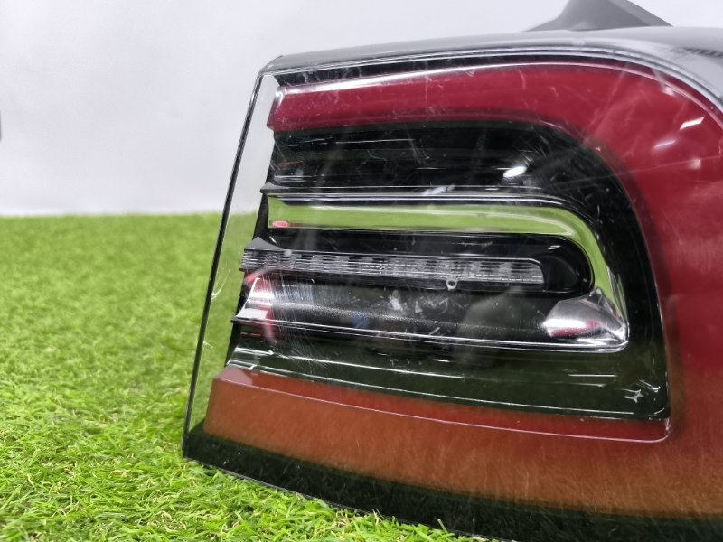 Фонарь внешний правый Tesla Model 3