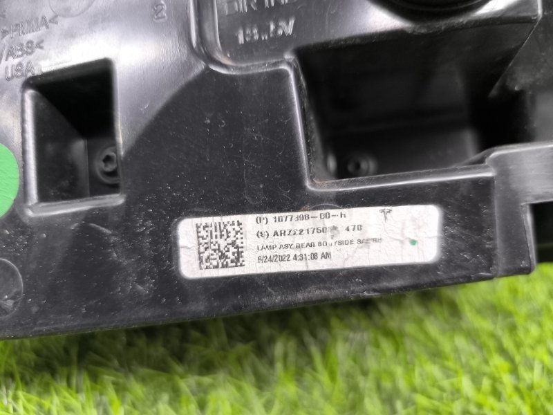 Фонарь внешний правый Model 3 2017-