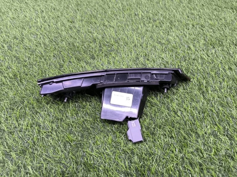 Фонарь правый S90