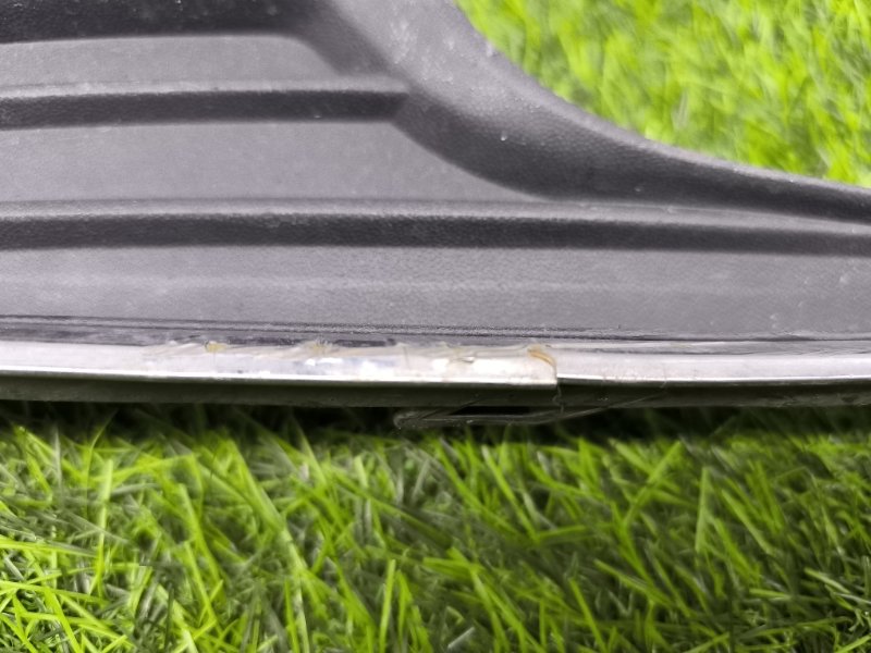 Решетка в бампер правая Golf 7