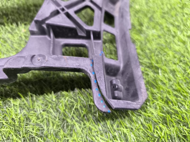 Кронштейн бампера передний левый Golf 7