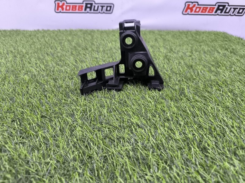 Крепление бампера заднее левое Golf 2020