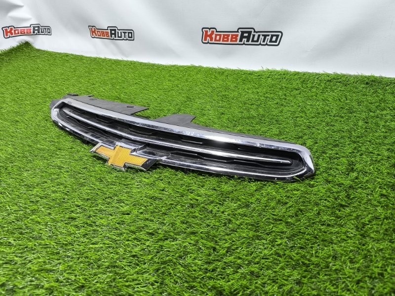 Решетка радиатора передняя Chevrolet Cruze J300