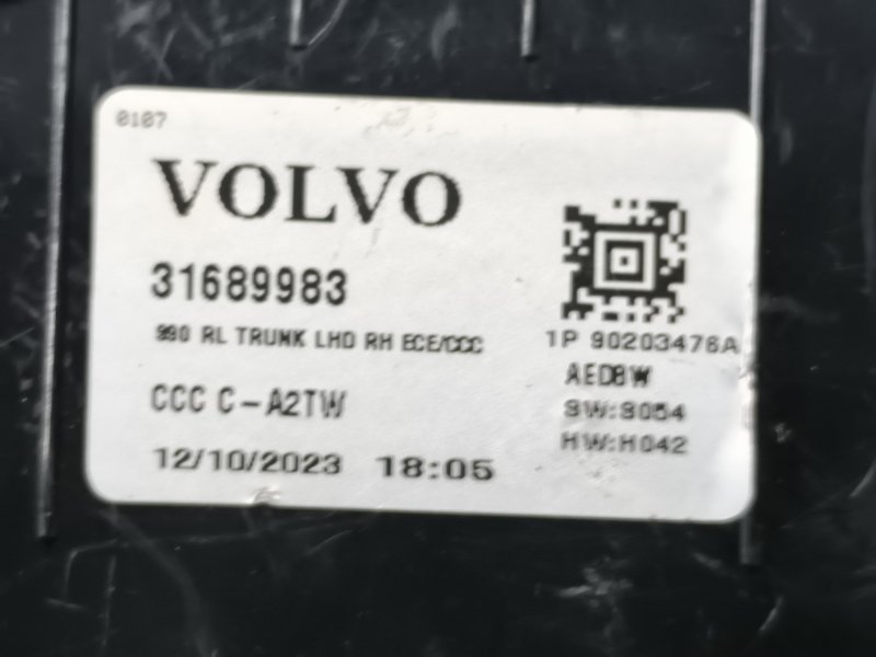 Фонарь правый S90