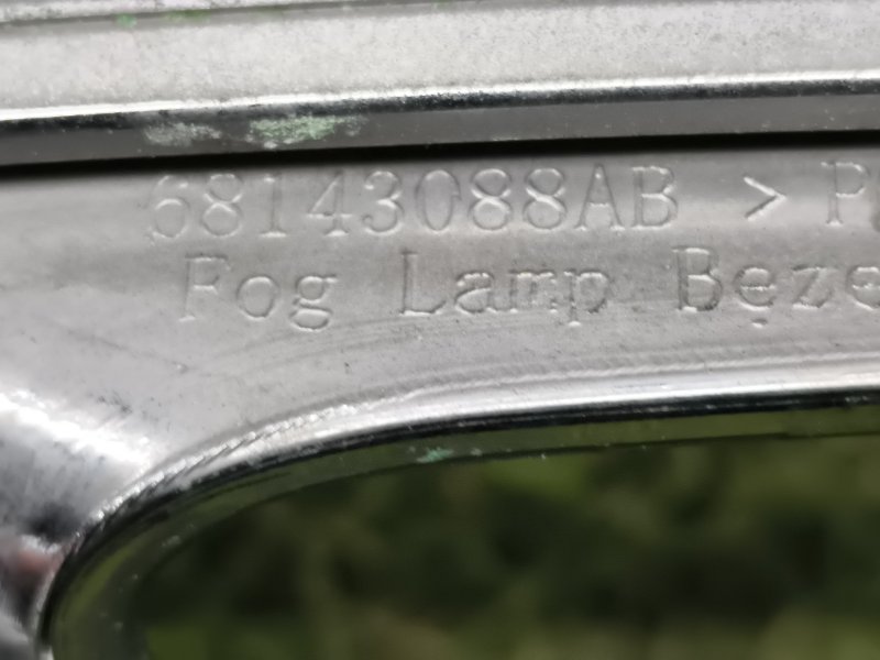 Рамка противотуманной фары передняя правая Grand Cherokee