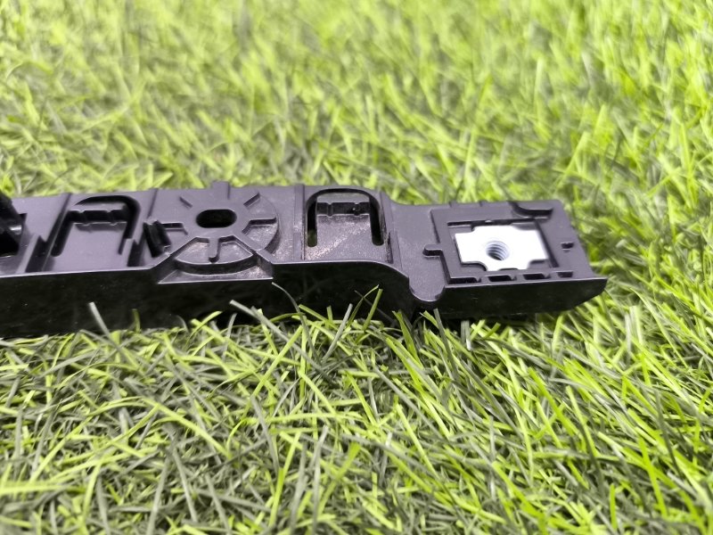 Кронштейн бампера передний правый Cherokee Кронштейн бампера передний правый Cherokee