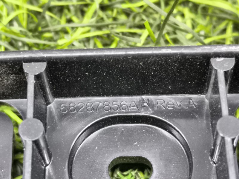 Кронштейн бампера передний правый Cherokee Кронштейн бампера передний правый Cherokee