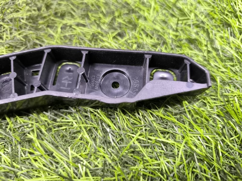 Кронштейн бампера передний правый Cherokee Кронштейн бампера передний правый Cherokee