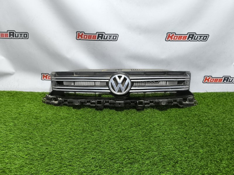 Решетка радиатора передняя Volkswagen Tiguan 2013 5N0853653E контрактная