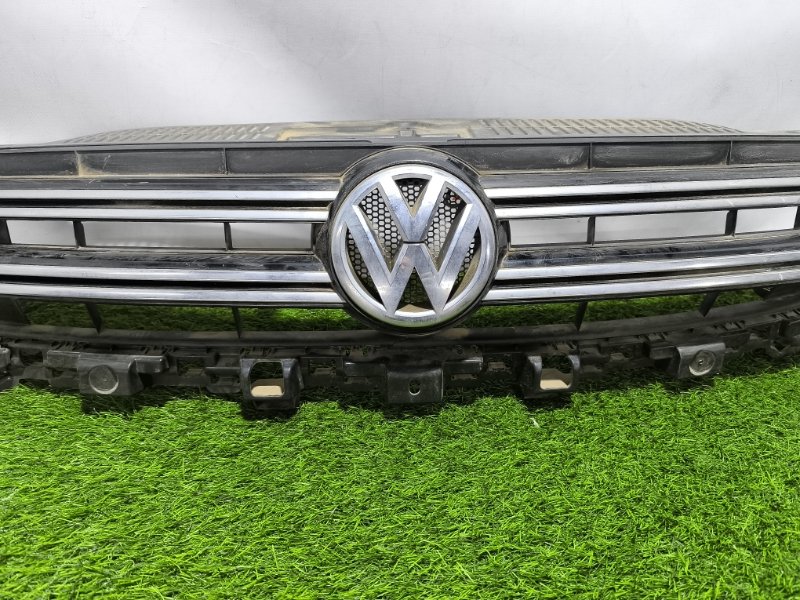 Решетка радиатора передняя Tiguan 2013