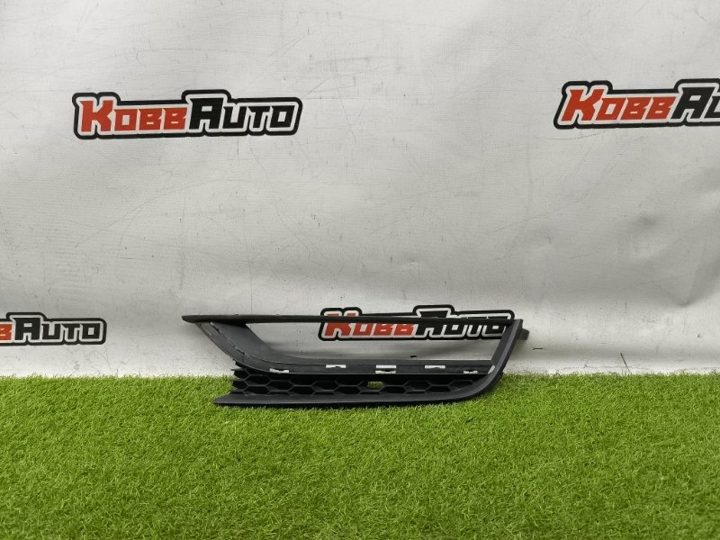 Рамка противотуманной фары передняя левая Volkswagen Passat 561853665A контрактная